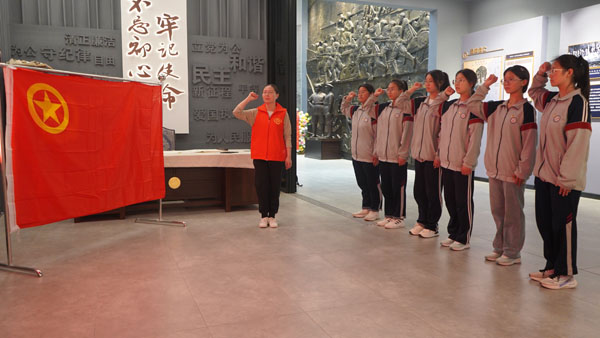 入團(tuán)宣誓.jpg 入團(tuán)宣誓.jpg