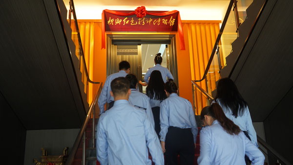 進(jìn)館.jpg 進(jìn)館.jpg